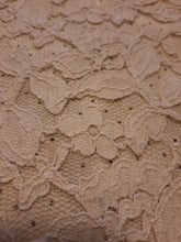 Charger l'image dans la galerie, Ensemble vintage Amy - Blazer et jupe écru en dentelle doublé de soie à pois. Taille XS, 34, 36. Armand Ventilo. Made in France.