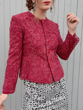 Charger l'image dans la galerie, Blazer vintage Rachelle - Dentelles et tulle bordeaux. Taille XS, 34, 36. Claude Bouzon. Made in France
