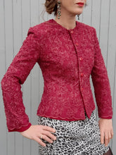 Charger l'image dans la galerie, Blazer vintage Rachelle - Dentelles et tulle bordeaux. Taille XS, 34, 36. Claude Bouzon. Made in France
