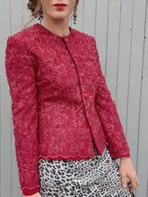 Charger l'image dans la galerie, Blazer vintage Rachelle - Dentelles et tulle bordeaux. Taille XS, 34, 36. Claude Bouzon. Made in France