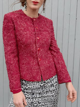 Charger l'image dans la galerie, Blazer vintage Rachelle - Dentelles et tulle bordeaux. Taille XS, 34, 36. Claude Bouzon. Made in France