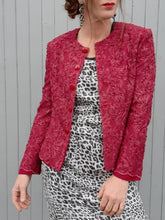 Charger l'image dans la galerie, Blazer vintage Rachelle - Dentelles et tulle bordeaux. Taille XS, 34, 36. Claude Bouzon. Made in France