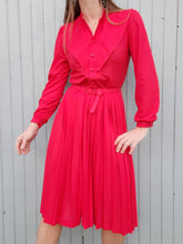 Charger l'image dans la galerie, Robe vintage Ondine - Plissée rouge. Taille S, 36, 38.