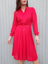 Charger l'image dans la galerie, Robe vintage Ondine - Plissée rouge. Taille S, 36, 38.
