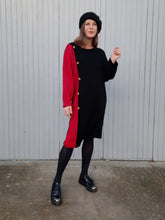 Charger l'image dans la galerie, Robe pull vintage Maddo - Color block noire & rouge. Taille XL, 42, 44