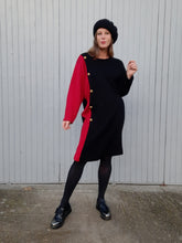 Charger l'image dans la galerie, Robe pull vintage Maddo - Color block noire & rouge. Taille XL, 42, 44