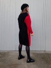 Charger l'image dans la galerie, Robe pull vintage Maddo - Color block noire & rouge. Taille XL, 42, 44