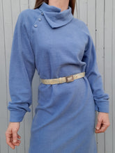 Charger l'image dans la galerie, Robe pull vintage Emma - Bleu ciel, col haut. Taille L, 40, 42.