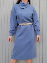 Charger l'image dans la galerie, Robe pull vintage Emma - Bleu ciel, col haut. Taille L, 40, 42.