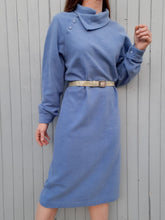 Charger l'image dans la galerie, Robe pull vintage Emma - Bleu ciel, col haut. Taille L, 40, 42.