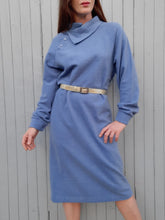 Charger l'image dans la galerie, Robe pull vintage Emma - Bleu ciel, col haut. Taille L, 40, 42.