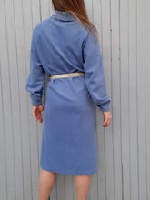 Charger l'image dans la galerie, Robe pull vintage Emma - Bleu ciel, col haut. Taille L, 40, 42.