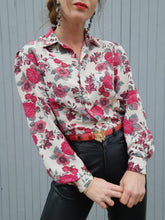 Charger l'image dans la galerie, Chemisier vintage Olga - Fleuri bordeaux. Taille M, 38, 40. Pierbé. Made in France.