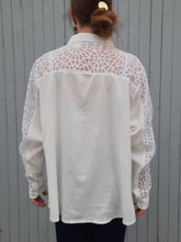 Charger l'image dans la galerie, Chemisier vintage Léna - Manches en voile transparent étoilé. Taille XXXL, 46, 48. Fred Sabatier.