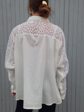 Charger l'image dans la galerie, Chemisier vintage Léna - Manches en voile transparent étoilé. Taille XXXL, 46, 48. Fred Sabatier.