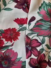 Charger l'image dans la galerie, Chemisier vintage Olga - Fleuri bordeaux. Taille M, 38, 40. Pierbé. Made in France.