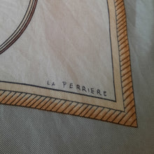 Charger l'image dans la galerie, Foulard vintage Tessy - Carré Hermès - Les voitures à transformation. La Perriere. 89 x 87