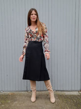 Charger l'image dans la galerie, Jupe portefeuille vintage Anne - Plissée noire. Taille XXL, 44, 46. Made in France.