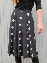 Charger l'image dans la galerie, Jupe vintage Anna - Plissée à rosaces fantaisies. Taille L, 40, 42. Pierbé. Made in France.