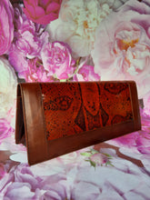 Charger l'image dans la galerie, Pochette vintage Milo - Cuir et peau de serpent marron.