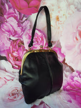 Charger l'image dans la galerie, Minaudière vintage Mélissa - Fermoir métallique. Cuir noir
