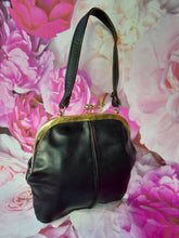Charger l'image dans la galerie, Minaudière vintage Mélissa - Fermoir métallique. Cuir noir