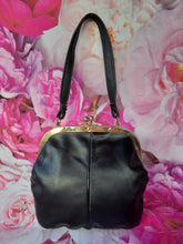 Charger l'image dans la galerie, Minaudière vintage Mélissa - Fermoir métallique. Cuir noir