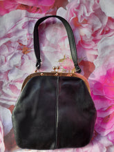 Charger l'image dans la galerie, Minaudière vintage Mélissa - Fermoir métallique. Cuir noir