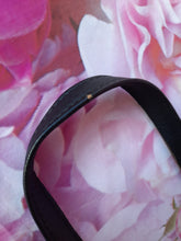 Charger l'image dans la galerie, Minaudière vintage Mélissa - Fermoir métallique. Cuir noir