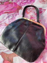 Charger l'image dans la galerie, Minaudière vintage Mélissa - Fermoir métallique. Cuir noir