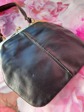 Charger l'image dans la galerie, Minaudière vintage Mélissa - Fermoir métallique. Cuir noir