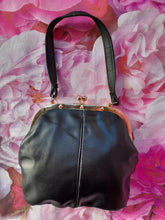 Charger l'image dans la galerie, Minaudière vintage Mélissa - Fermoir métallique. Cuir noir