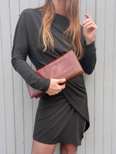 Charger l'image dans la galerie, Pochette vintage Milo - Cuir et peau de serpent marron.