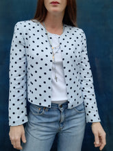 Charger l'image dans la galerie, Blazer vintage Coralie - Bleu clair à pois noirs. Taille S ou 36, 38. Louis Féraud.