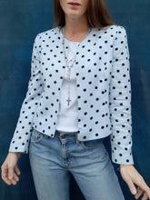 Charger l'image dans la galerie, Blazer vintage Coralie - Bleu clair à pois noirs. Taille S ou 36, 38. Louis Féraud.