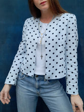 Charger l'image dans la galerie, Blazer vintage Coralie - Bleu clair à pois noirs. Taille S ou 36, 38. Louis Féraud.