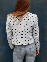 Charger l'image dans la galerie, Blazer vintage Coralie - Bleu clair à pois noirs. Taille S ou 36, 38. Louis Féraud.