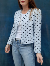 Charger l'image dans la galerie, Blazer vintage Coralie - Bleu clair à pois noirs. Taille S ou 36, 38. Louis Féraud.