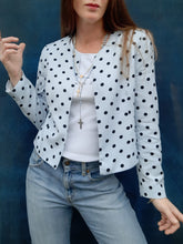 Charger l'image dans la galerie, Blazer vintage Coralie - Bleu clair à pois noirs. Taille S ou 36, 38. Louis Féraud.