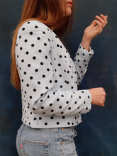 Charger l'image dans la galerie, Blazer vintage Coralie - Bleu clair à pois noirs. Taille S ou 36, 38. Louis Féraud.