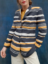 Charger l'image dans la galerie, Blazer vintage Léna - En soie rayée marine, jaune et blanc. Taille M, 38, 40. Louis Féraud. Made in France