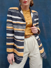 Charger l'image dans la galerie, Blazer vintage Léna - En soie rayée marine, jaune et blanc. Taille M, 38, 40. Louis Féraud. Made in France