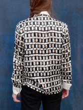 Charger l'image dans la galerie, Chemisier vintage Philou - Imprimé abstrait satiné. Taille S, 36, 38. Sycomore Paris. Made in France