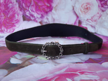 Charger l'image dans la galerie, Ceinture vintage Armelle - Cuir velours kaki. Paysanne. Taille L, 40, 42
