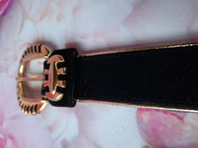 Charger l'image dans la galerie, Ceinture vintage Néfertiti- Velours noir et boucle dorée. Made in France