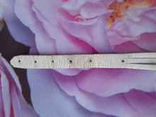 Charger l'image dans la galerie, Ceinture vintage Eulalie - Cuir blanc décoré de perles multi rang.