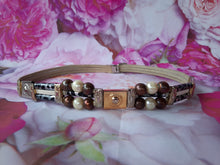 Charger l'image dans la galerie, Ceinture vintage Eulalie - Cuir blanc décoré de perles multi rang.