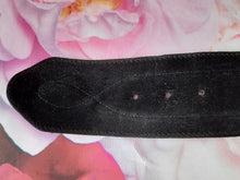 Charger l'image dans la galerie, Ceinture vintage Jade - Cuir suédé noir et boucle argentée. T 80. L' Aiglon. Made in France.