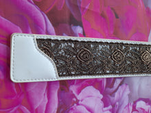 Charger l'image dans la galerie, Ceinture vintage Fiona - Cuir et dentelle bronze. Boucle vierge. Manoush. T 80