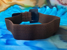 Charger l'image dans la galerie, Ceinture vintage Louise - Grosse boucle. Élastiquée marron. T 80. Made in France.